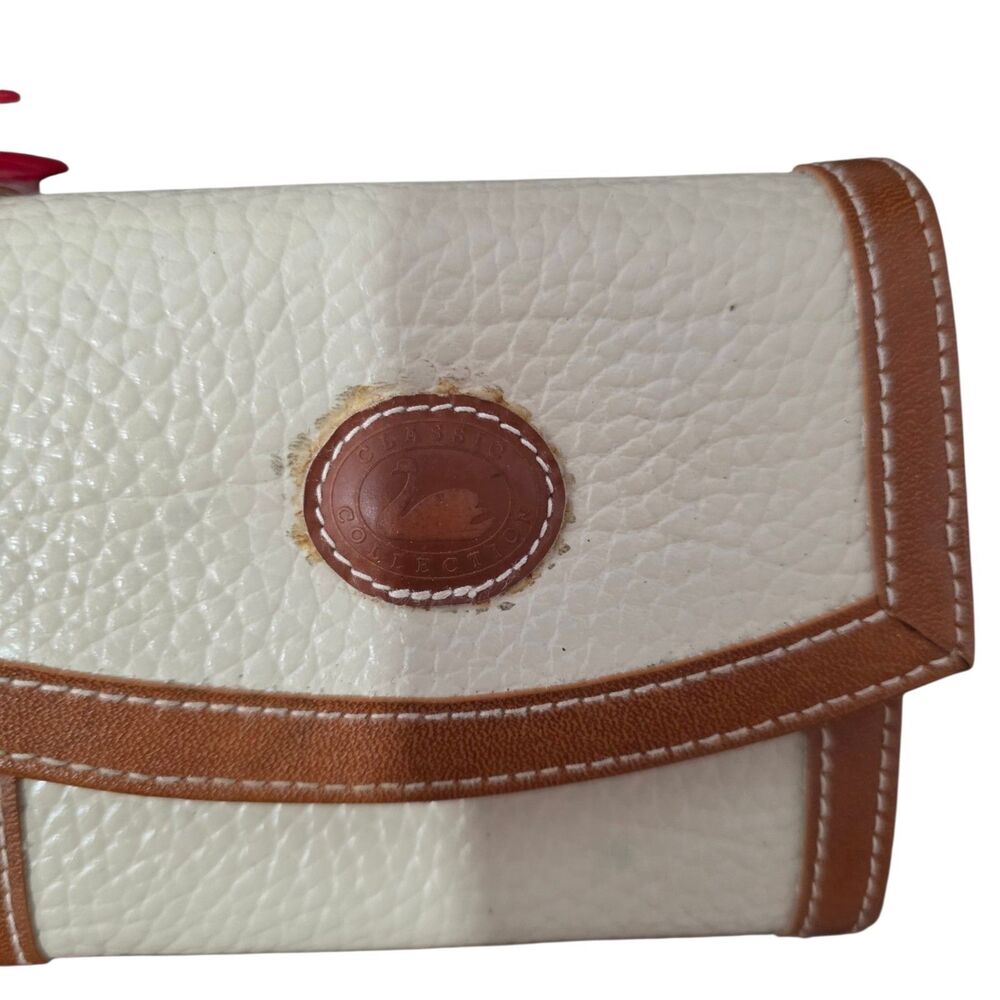 Vintage Classic Collection Wallet White Pebble Leather Brown‎ Trim Clutch